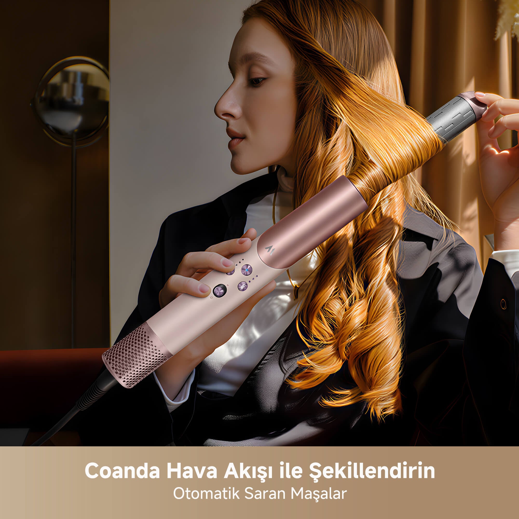 Kadın, MOVA Master 10 saç şekillendirici ile evde profesyonel saç kurutma ve şekillendirme yapıyor.